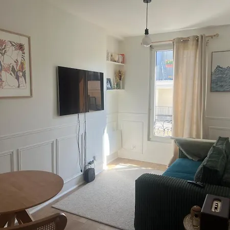 Cozy And Stylish Λεβαλουά Περέ